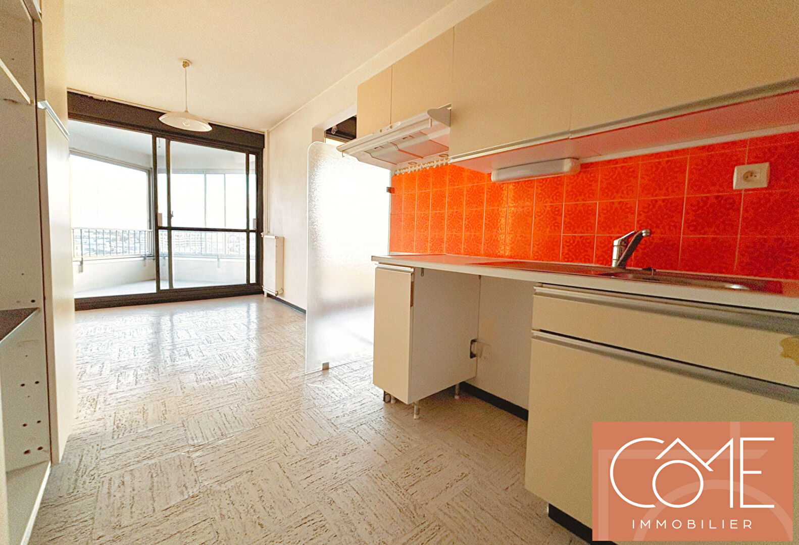 Photo A VENDRE - Type 5  -  97M² ENV. - EXPOSITION SUD/OUEST - VERANDA LOGGIA - GARAGE - CAVE - IMMEUBLE SECURISEE AVEC ASCENSEUR  - CENTRE VILLE DE RENNES - RUE DE BREST. image 3/6