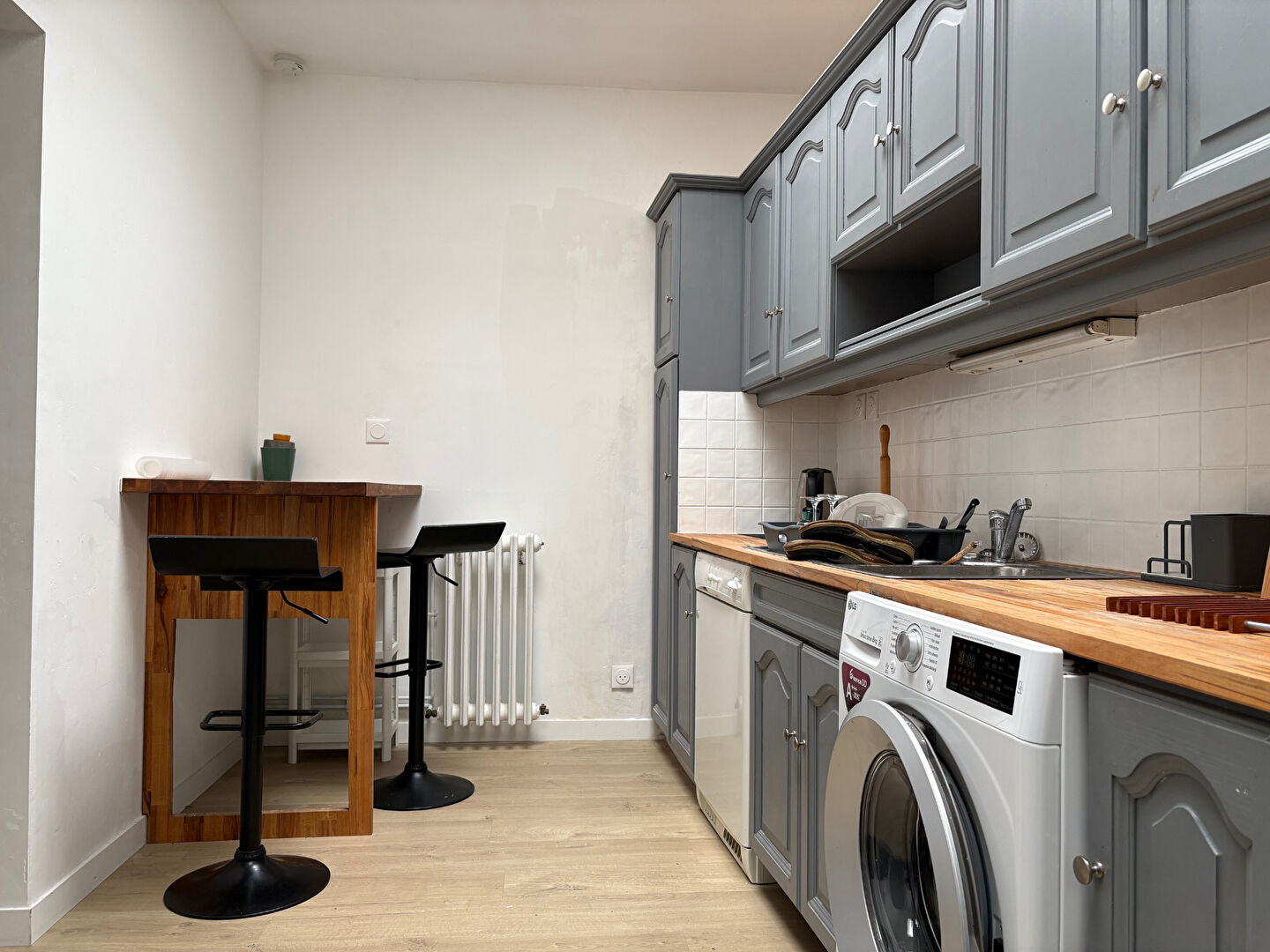 Photo APPARTEMENT T2 MEUBLÉ  -TERRASSE - PLACE DE PARKING - RENNES image 2/5