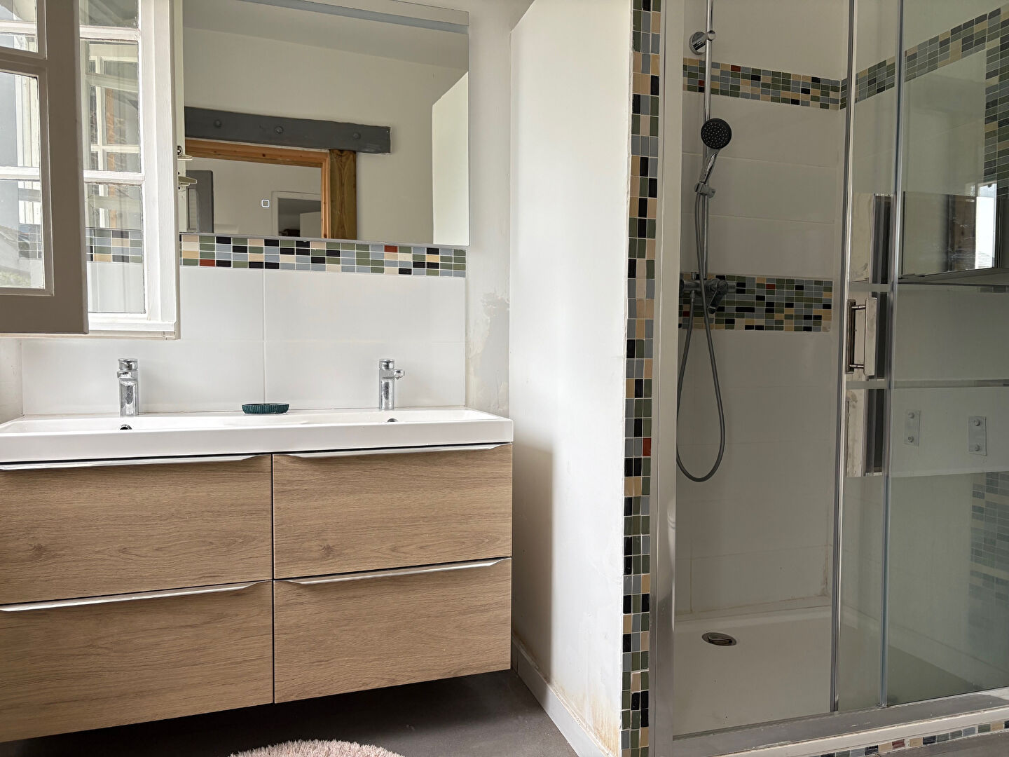 Photo APPARTEMENT T2 MEUBLÉ  -TERRASSE - PLACE DE PARKING - RENNES image 3/5