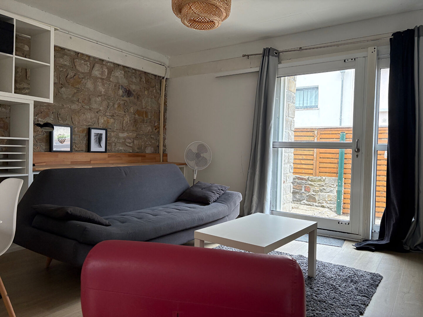 Photo APPARTEMENT T2 MEUBLÉ  -TERRASSE - PLACE DE PARKING - RENNES image 4/5