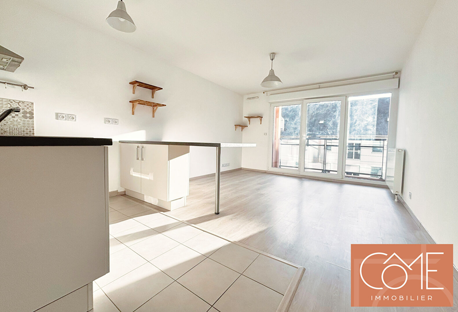 Photo A VENDRE EN EXCLUSIVITE - APPARTEMENT RECENT TYPE 2 DE 46 m² ENV. - IMMEUBLE AVEC ASCENSEUR - CELLIER ET PLACE DE PARKING EN SOUS SOL. - QUARTIER NORD SAINT-MARTIN -  35000 RENNES NORD image 2/4