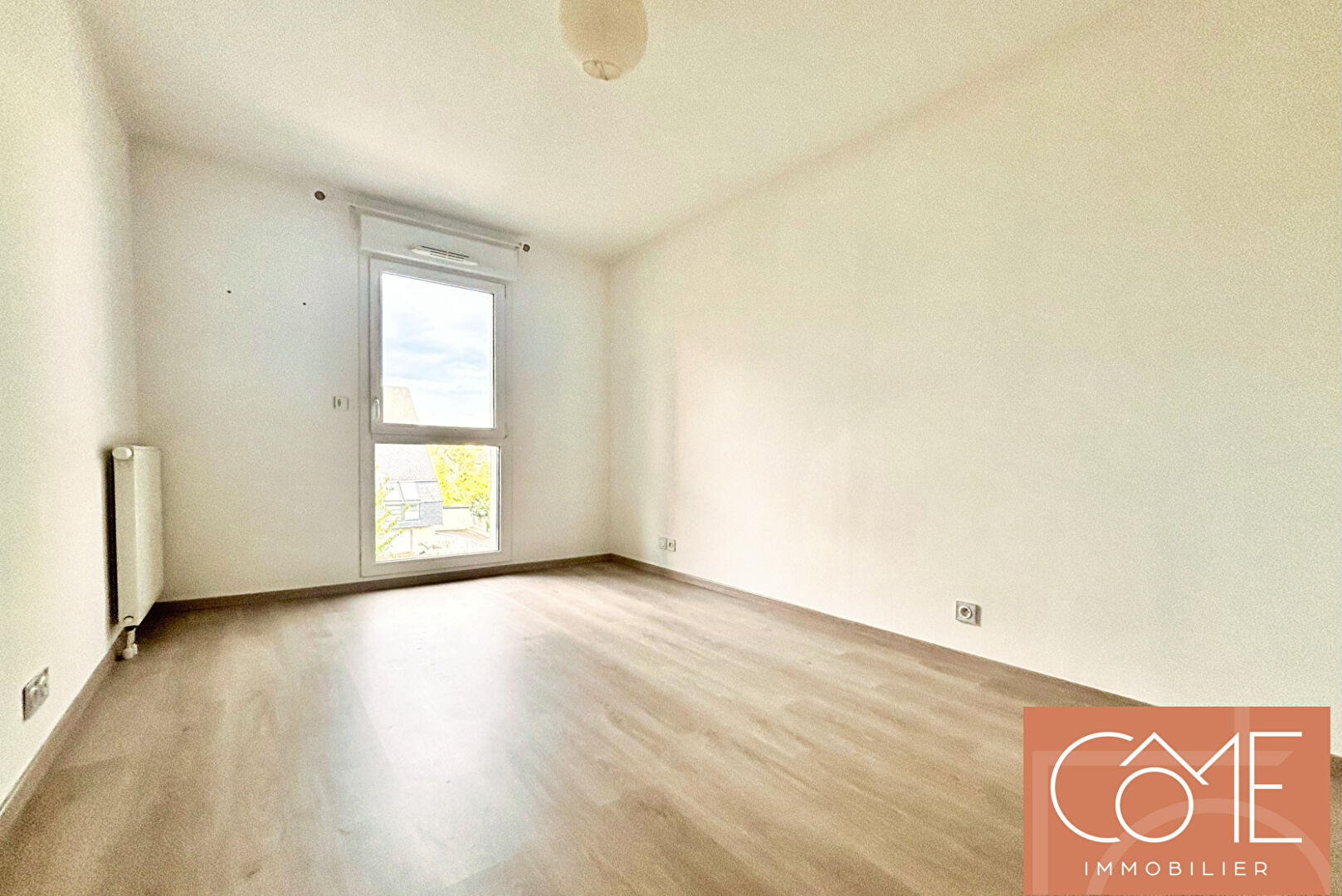 Photo A VENDRE EN EXCLUSIVITE - APPARTEMENT RECENT TYPE 2 DE 46 m² ENV. - IMMEUBLE AVEC ASCENSEUR - CELLIER ET PLACE DE PARKING EN SOUS SOL. - QUARTIER NORD SAINT-MARTIN -  35000 RENNES NORD image 3/4