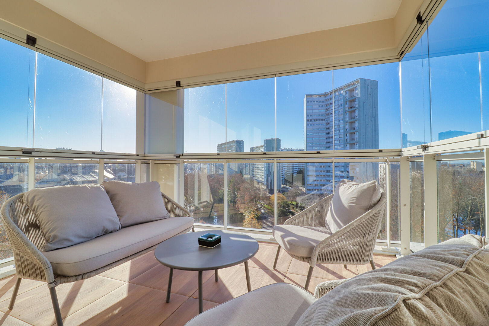 APPARTEMENT TYPE 4 D'EXCEPTION - 104,76 M² ENV - TERRASSE / JARDIN D'HIVER - PARKING & CAVE - ÉTAGE ÉLEVÉ - RÉSIDENCE AIR (2023) - CENTRE VILLE DE RENNES - 35000