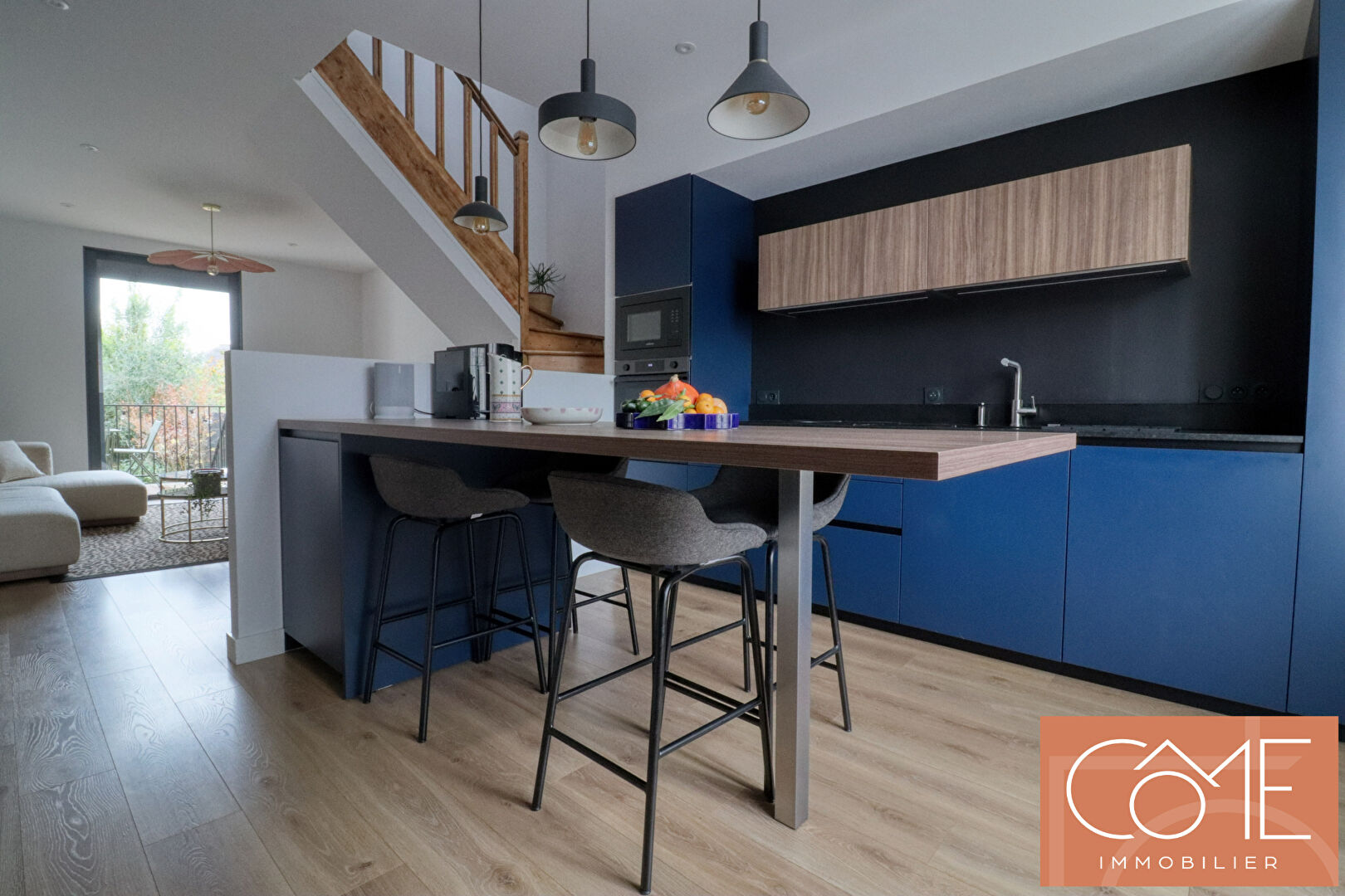 Photo A VENDRE PAR COME IMMOBILIER - LE CHARME D'UNE MAISON UNIQUE -  117M² AU SOL (160M² UTILES / 104M² HAB ) - 3 CHAMBRES ET 1 BUREAU - PARCELLE DE 187M²  QUARTIER PRISE JEANNE D'ARC - 35700 RENNES - image 2/6