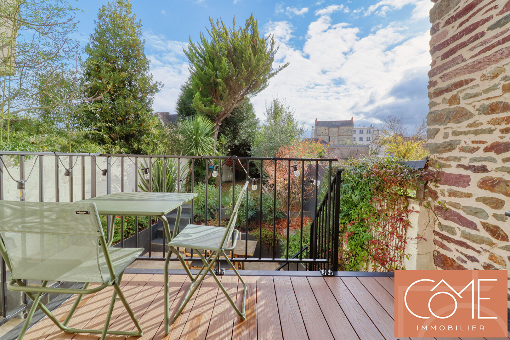 Photo A VENDRE PAR COME IMMOBILIER - LE CHARME D'UNE MAISON UNIQUE -  117M² AU SOL (160M² UTILES / 104M² HAB ) - 3 CHAMBRES ET 1 BUREAU - PARCELLE DE 187M²  QUARTIER PRISE JEANNE D'ARC - 35700 RENNES - image 3/6