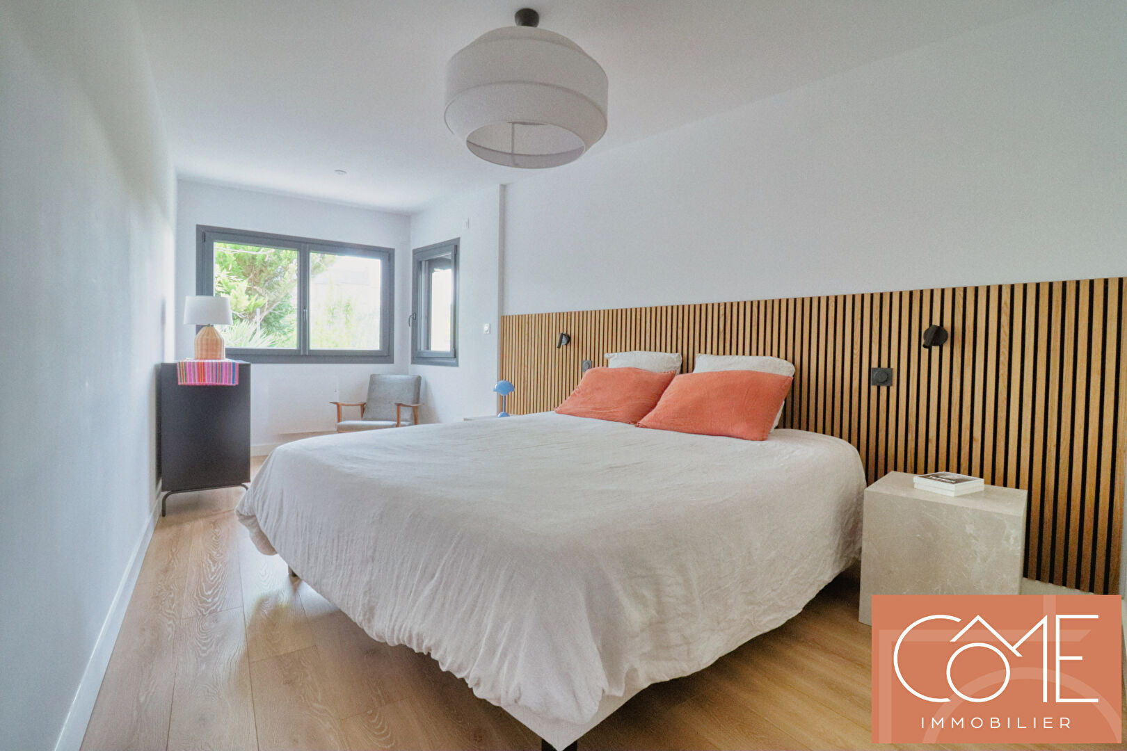 Photo A VENDRE PAR COME IMMOBILIER - LE CHARME D'UNE MAISON UNIQUE -  117M² AU SOL (160M² UTILES / 104M² HAB ) - 3 CHAMBRES ET 1 BUREAU - PARCELLE DE 187M²  QUARTIER PRISE JEANNE D'ARC - 35700 RENNES - image 4/6