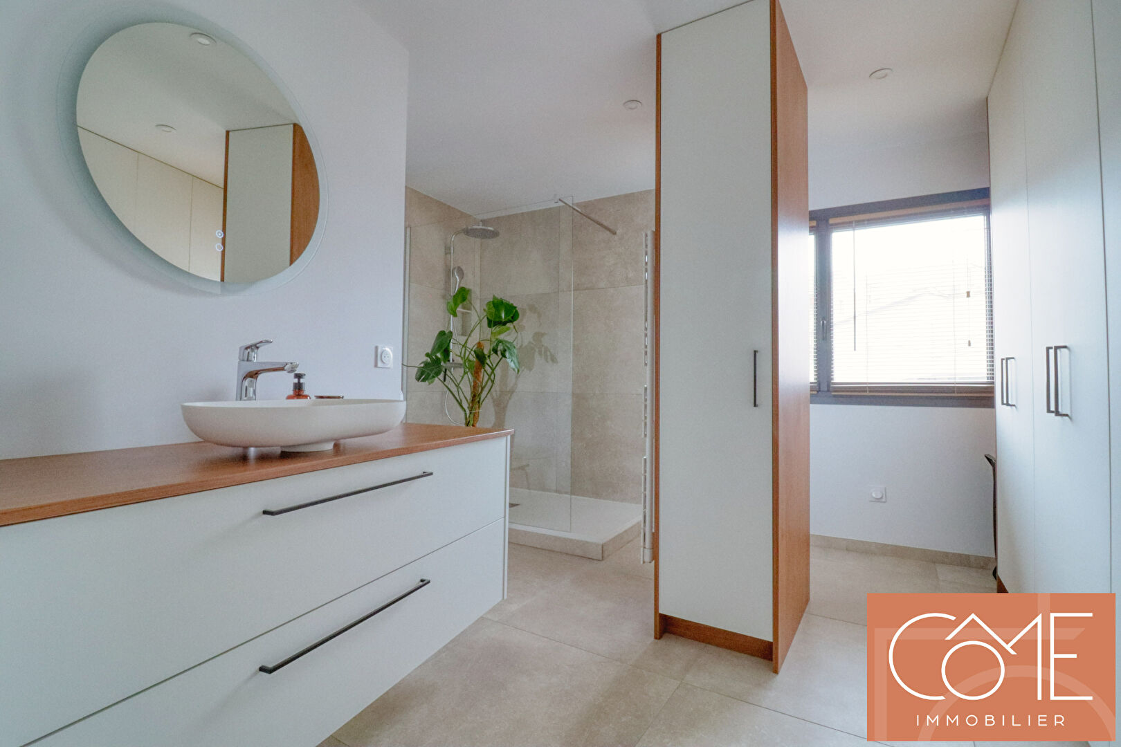 Photo A VENDRE PAR COME IMMOBILIER - LE CHARME D'UNE MAISON UNIQUE -  117M² AU SOL (160M² UTILES / 104M² HAB ) - 3 CHAMBRES ET 1 BUREAU - PARCELLE DE 187M²  QUARTIER PRISE JEANNE D'ARC - 35700 RENNES - image 5/6