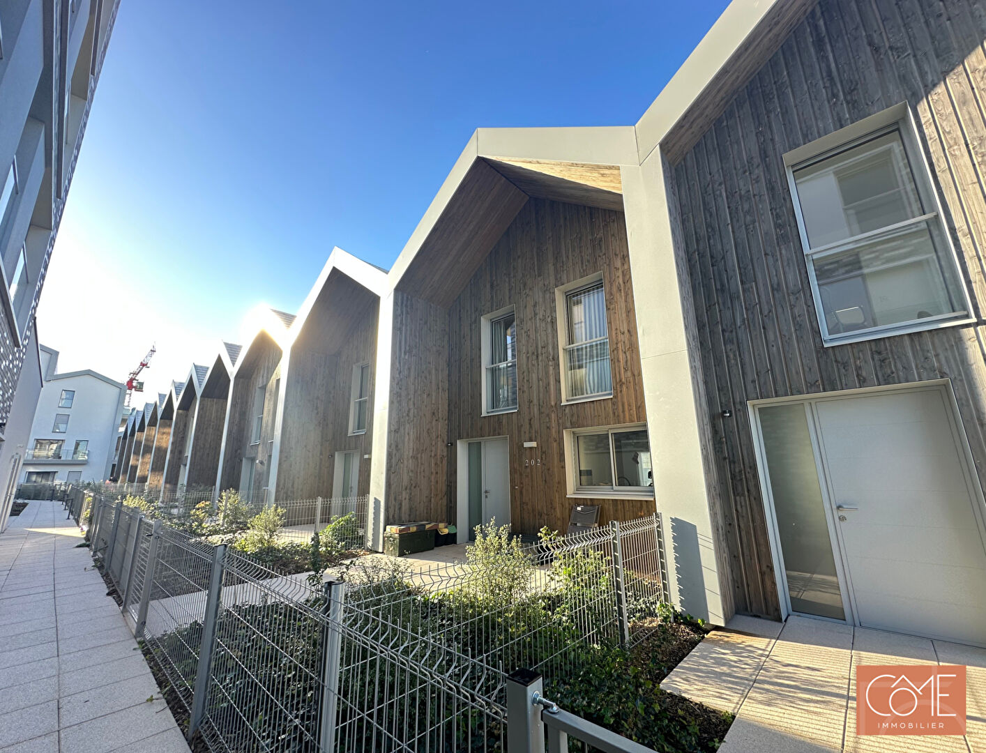 APPARTEMENT TYPE 4 DUPLEX - DERNIER ETAGE - TRAVERSANT EST-OUEST - 2 PARKINGS + 1CAVE - BAUD CHARDONNET - RENNES