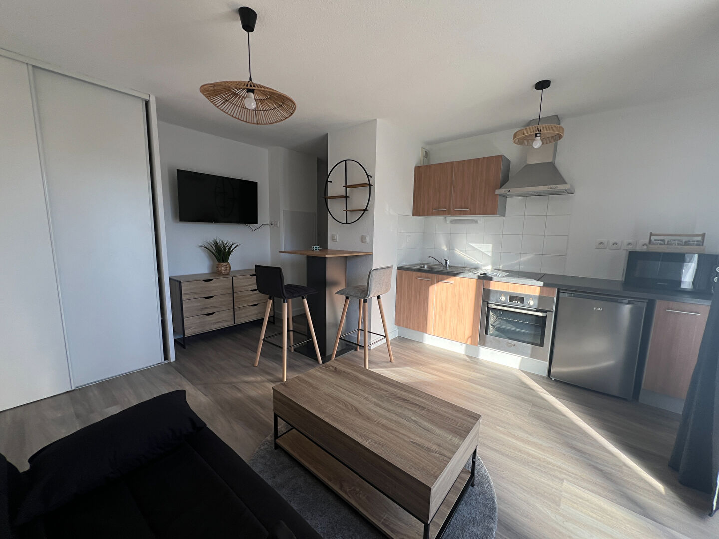 Photo Appartement  studio meublé   avec  parking sous sol terrasse 8m² image 2/6