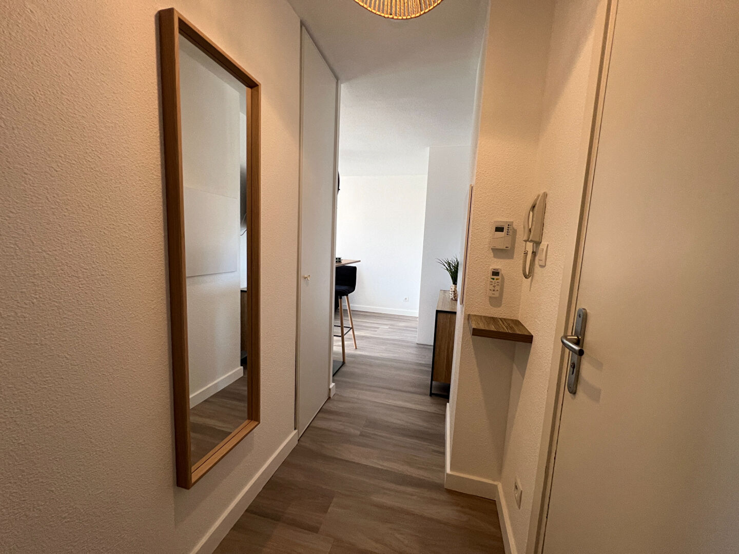 Photo Appartement  studio meublé   avec  parking sous sol terrasse 8m² image 4/6