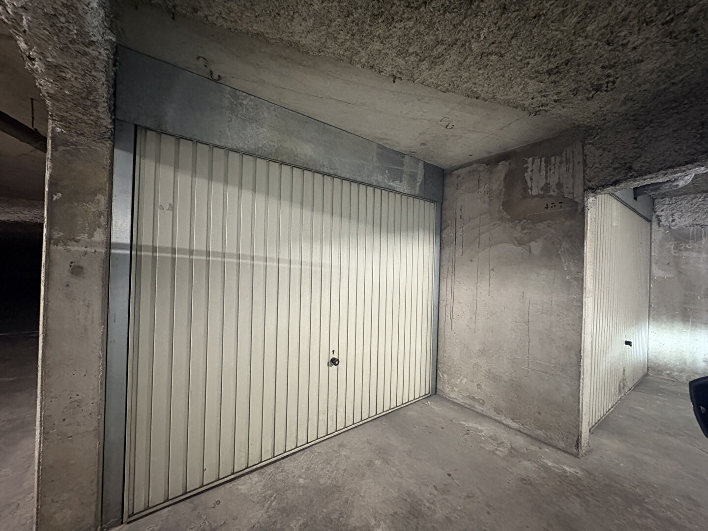 Photo NIMES - QUARTIER PREFECTURE GARAGE Fermé au 1er sous-sol image 3/5