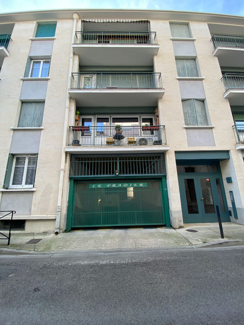 DOUBLE GARAGE QUARTIER CARNOT Nimes