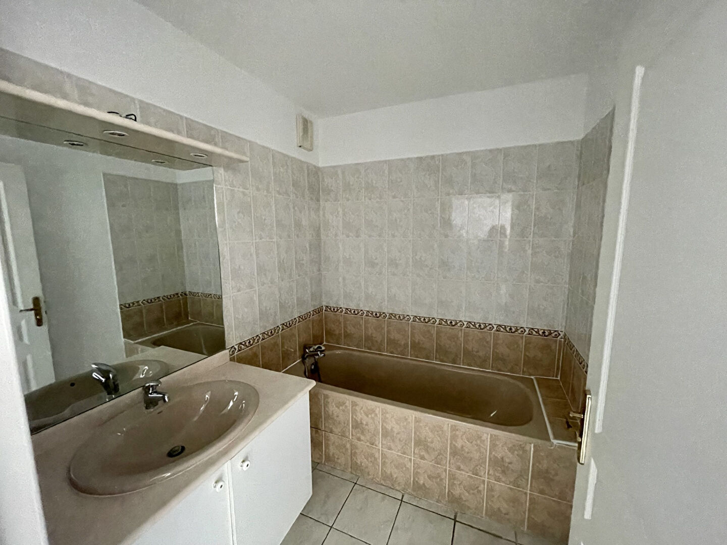 Photo JEAN JAURES Appartement Nîmes 2 pièces 51.28 m2 image 5/6