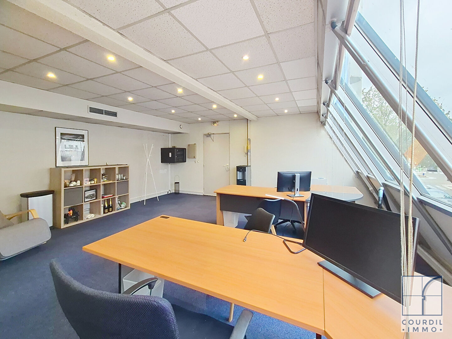 Photo NIMES - local commercial 54.05m2 + box image 3/3