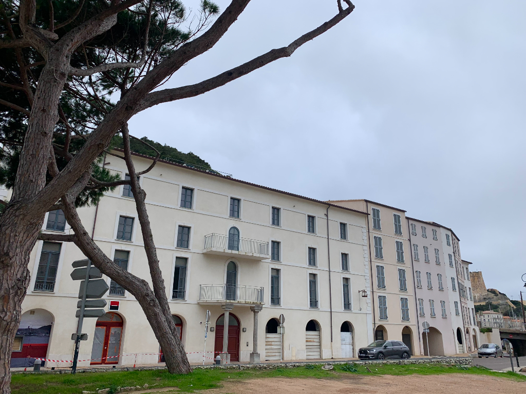 Agence immobilière de C ,  P ASSOCIEES - C ,  P ASSOCIEES