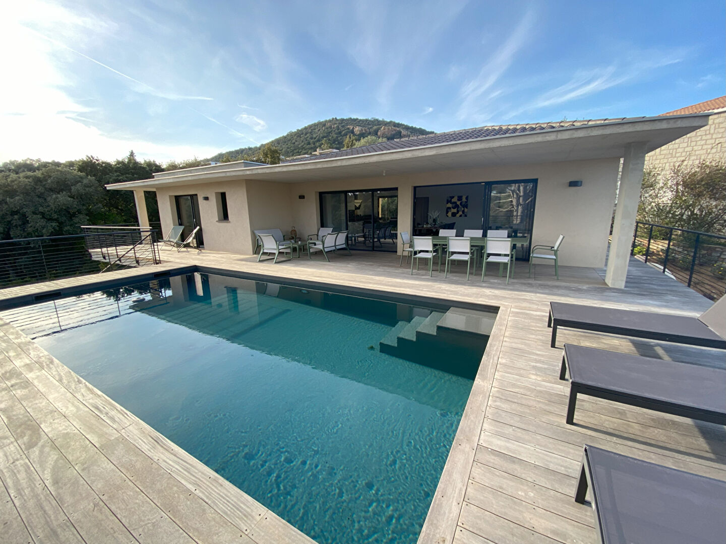 Agence immobilière de C ,  P ASSOCIEES - C ,  P ASSOCIEES