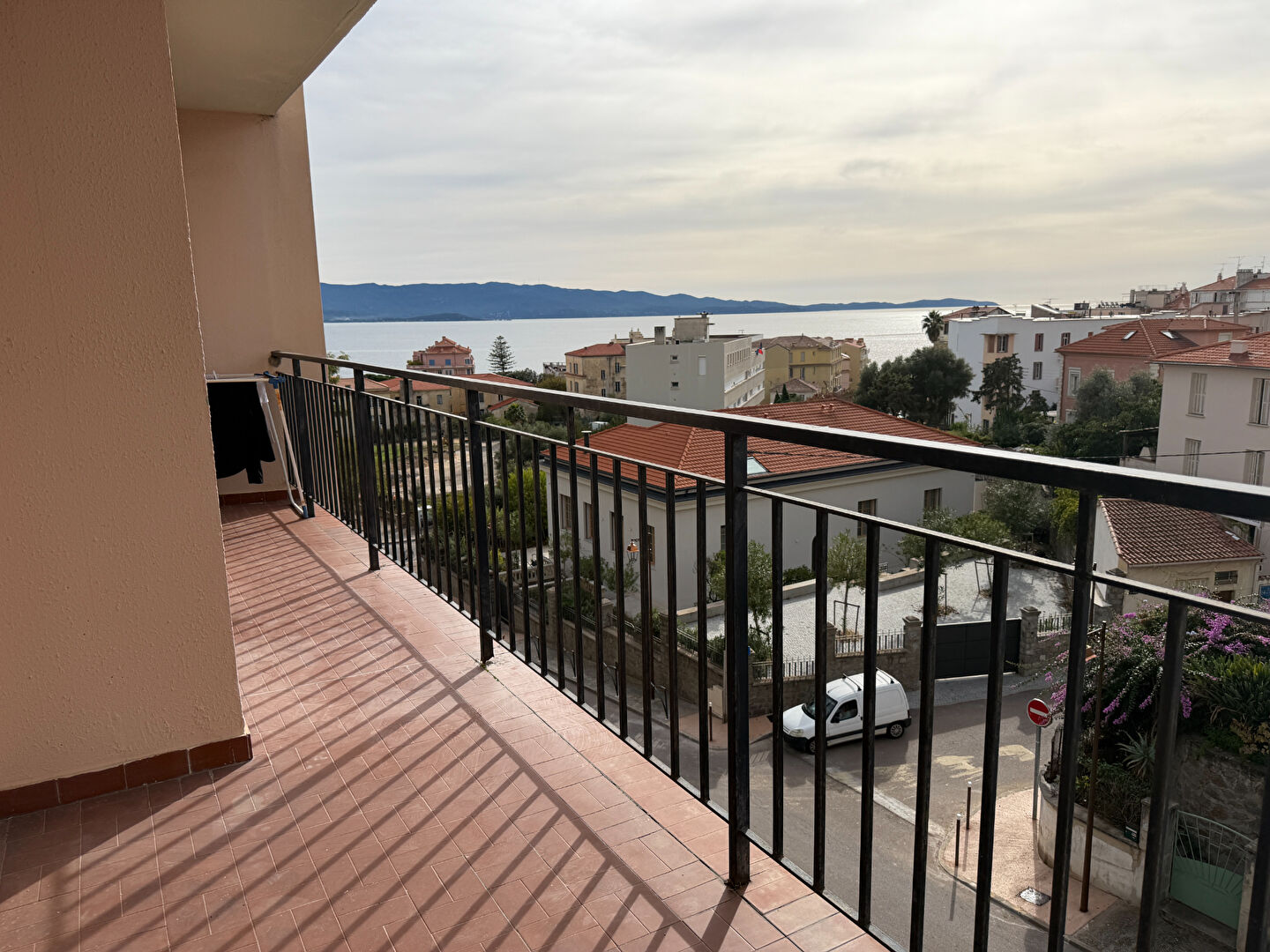 Photo A SAISIR! APPARTEMENT T1 BIS VUE MER QUARTIER CASONE AJACCIO image 6/6