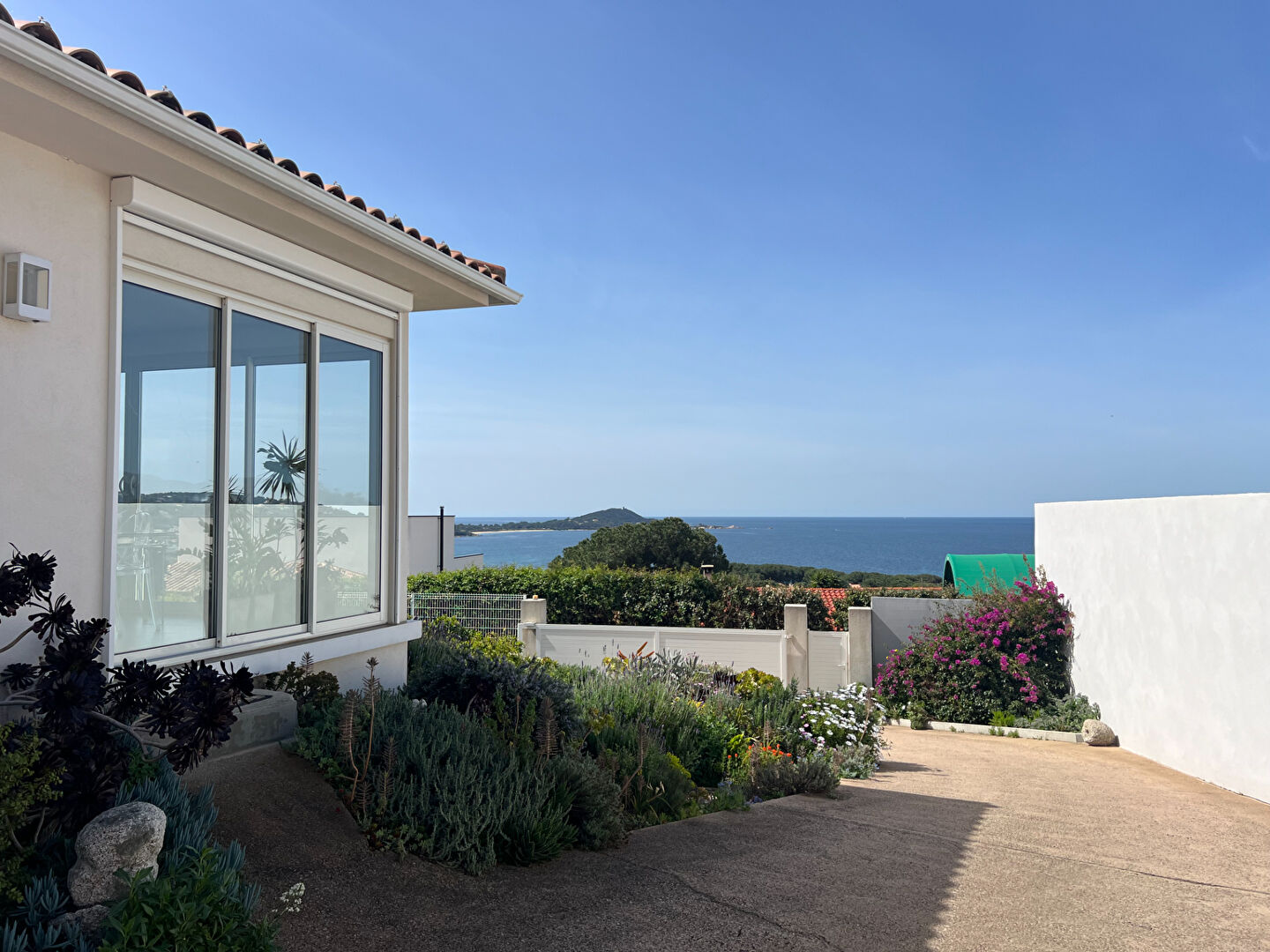 A VENDRE VILLA CONTEMPORAINE VUE MER A PROXIMITE DE LA PLAGE D'AGOSTA