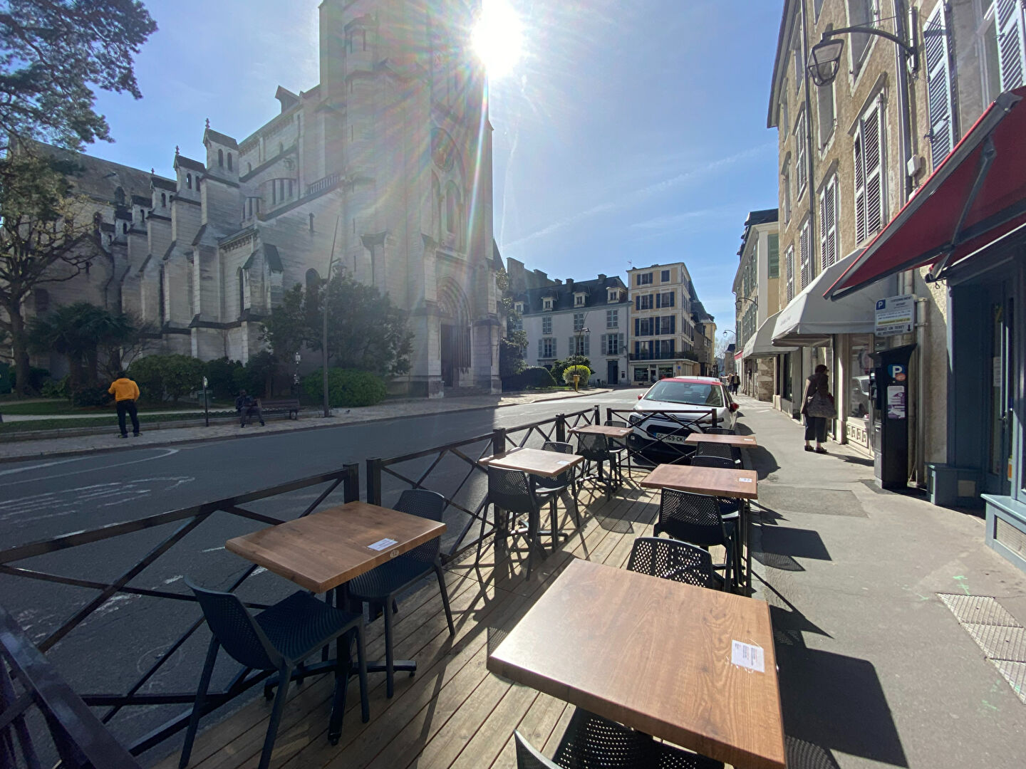 Photo PAU, MURS COMMERCIAUX OCCUPES image 2/2