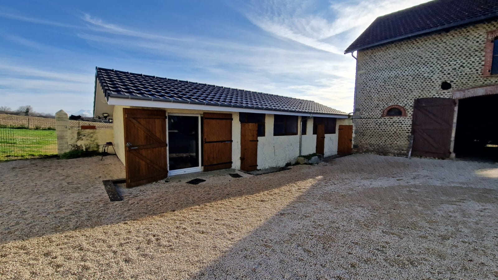 Photo Maison, dépendances et magnifique grange de 400m2 à BUROS image 4/6