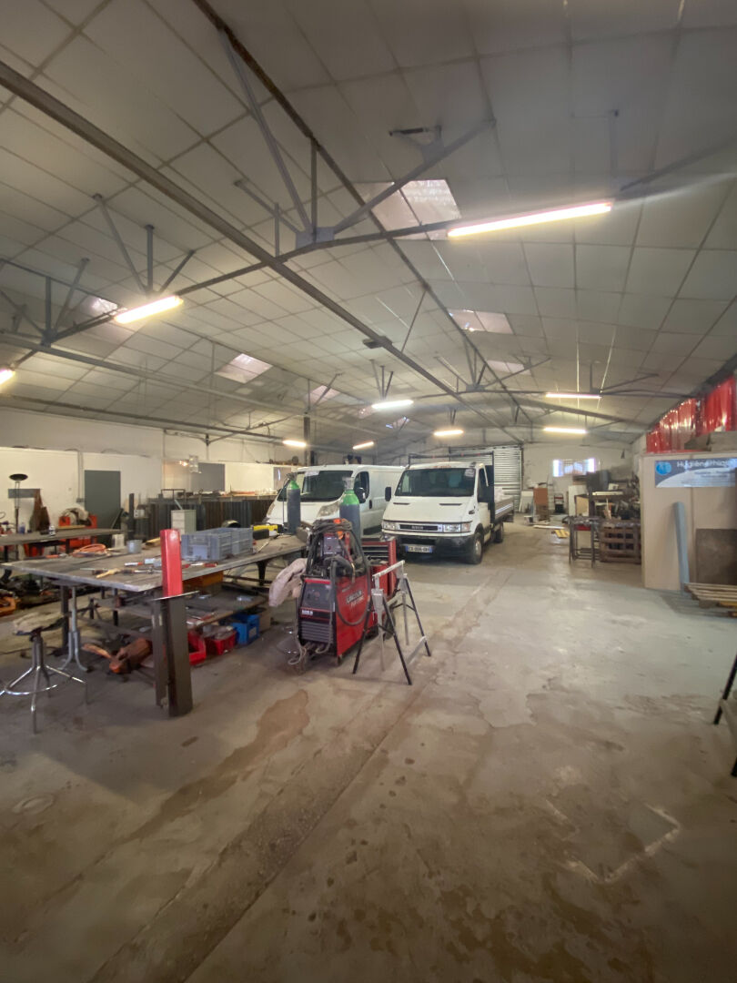 Photo NOUVEAUTE : Entrepôt + bureaux et terrain Zone Induspal Lons (64140) image 3/6