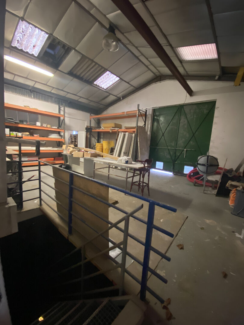 Photo NOUVEAUTE : Entrepôt + bureaux et terrain Zone Induspal Lons (64140) image 5/6