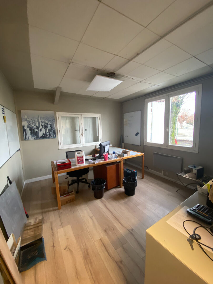 Photo NOUVEAUTE : Entrepôt + bureaux et terrain Zone Induspal Lons (64140) image 6/6