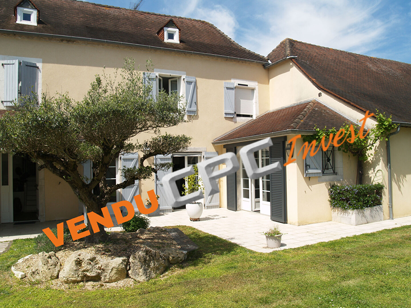 Photo Pardies, maison 5 pièces  de 215 m2 avec sa piscine et ses dépendances image 1/6