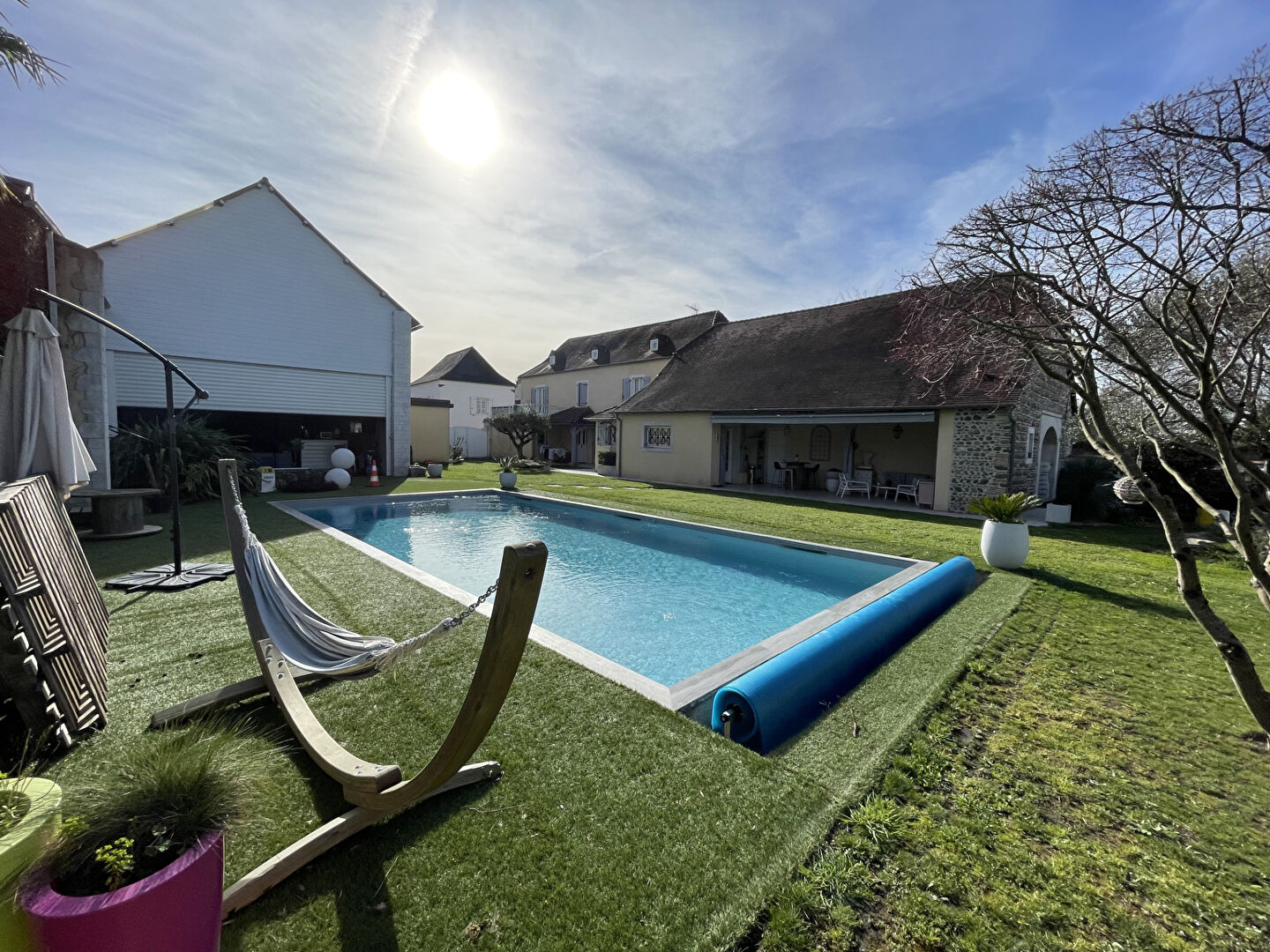 Photo Pardies, maison 5 pièces  de 215 m2 avec sa piscine et ses dépendances image 3/6