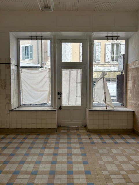 Photo Murs commerciaux en très bon état entre Halles et Foirail image 2/6