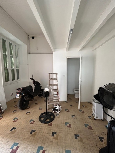 Photo Murs commerciaux en très bon état entre Halles et Foirail image 4/6