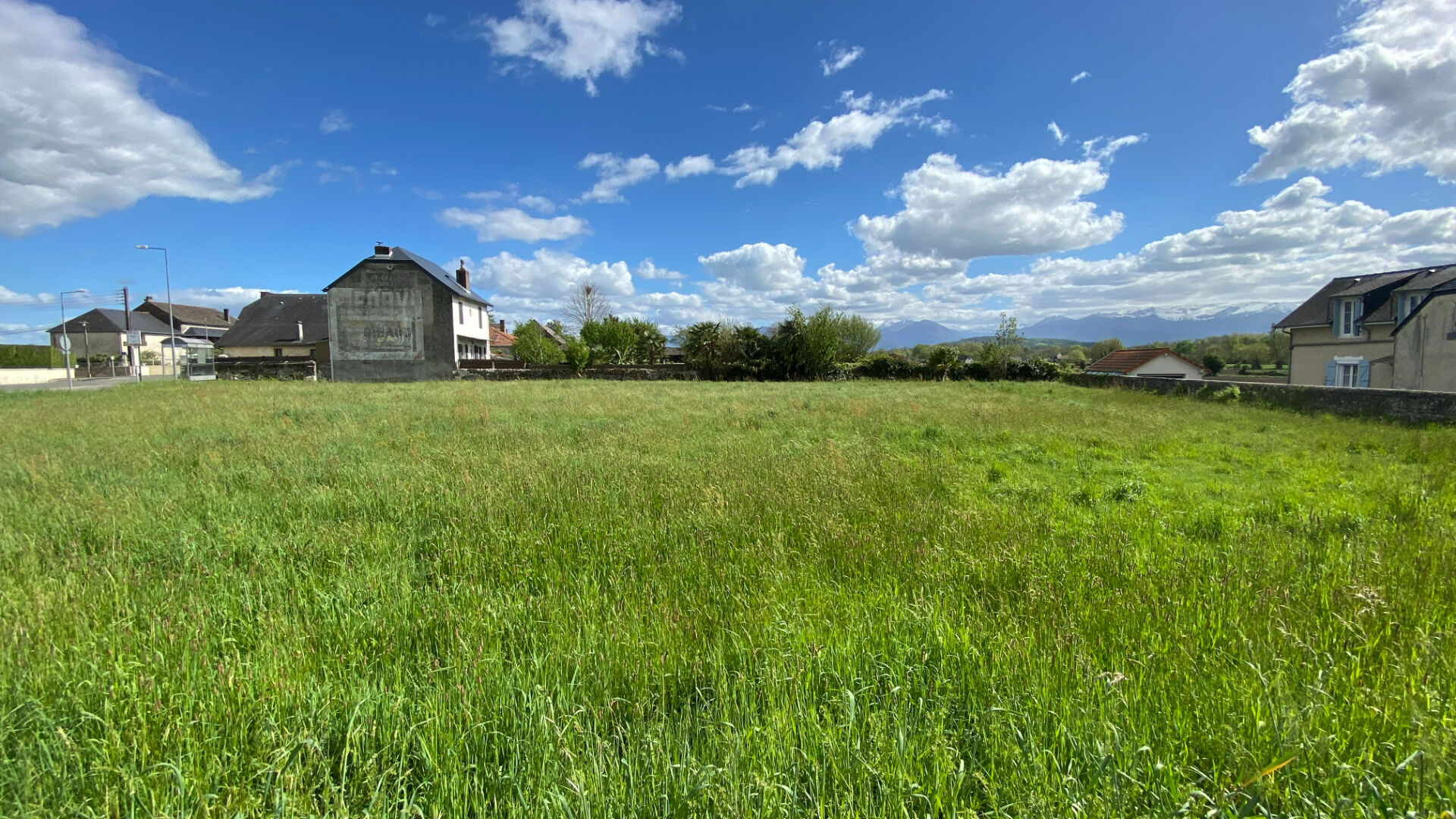 Photo Terrain  constructible situé à Bordes avec vue Montagnes image 3/3