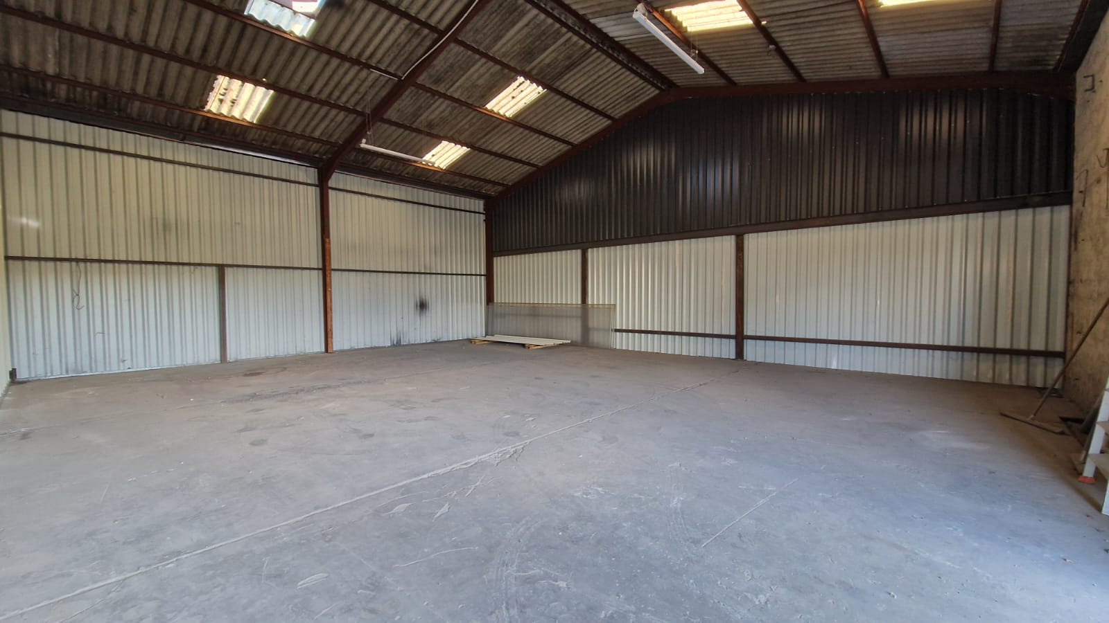 Photo Local commercial ZI berlanne image 2/2