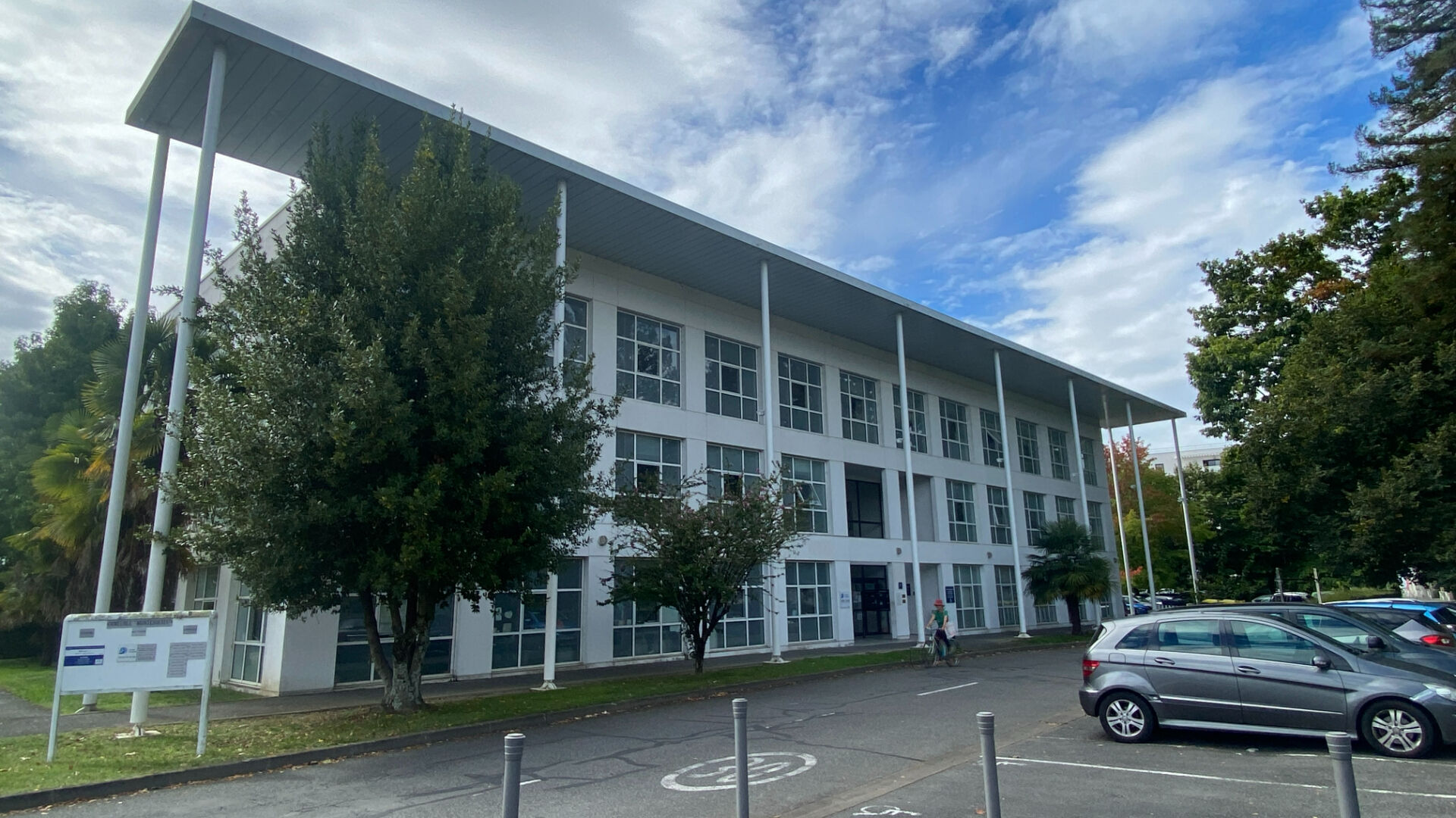 Photo Bureaux  200 m2 image 1/6