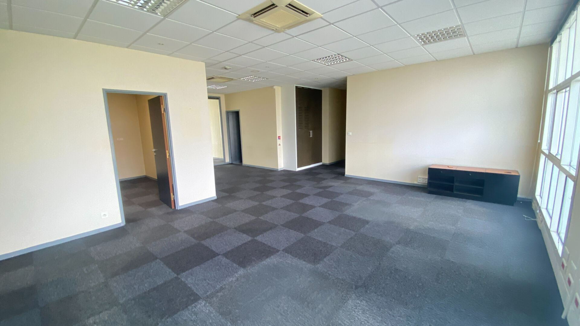 Photo Bureaux  200 m2 image 4/6