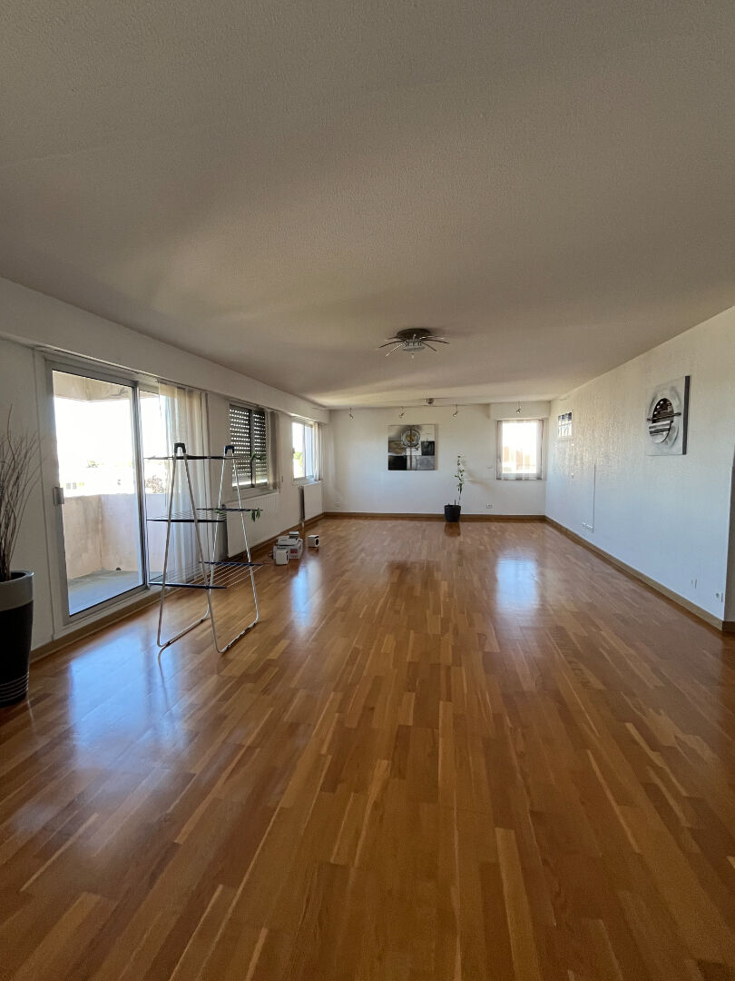 Photo APPARTEMENT LUMINEUX AVEC BALCON ET GARAGE image 1/4