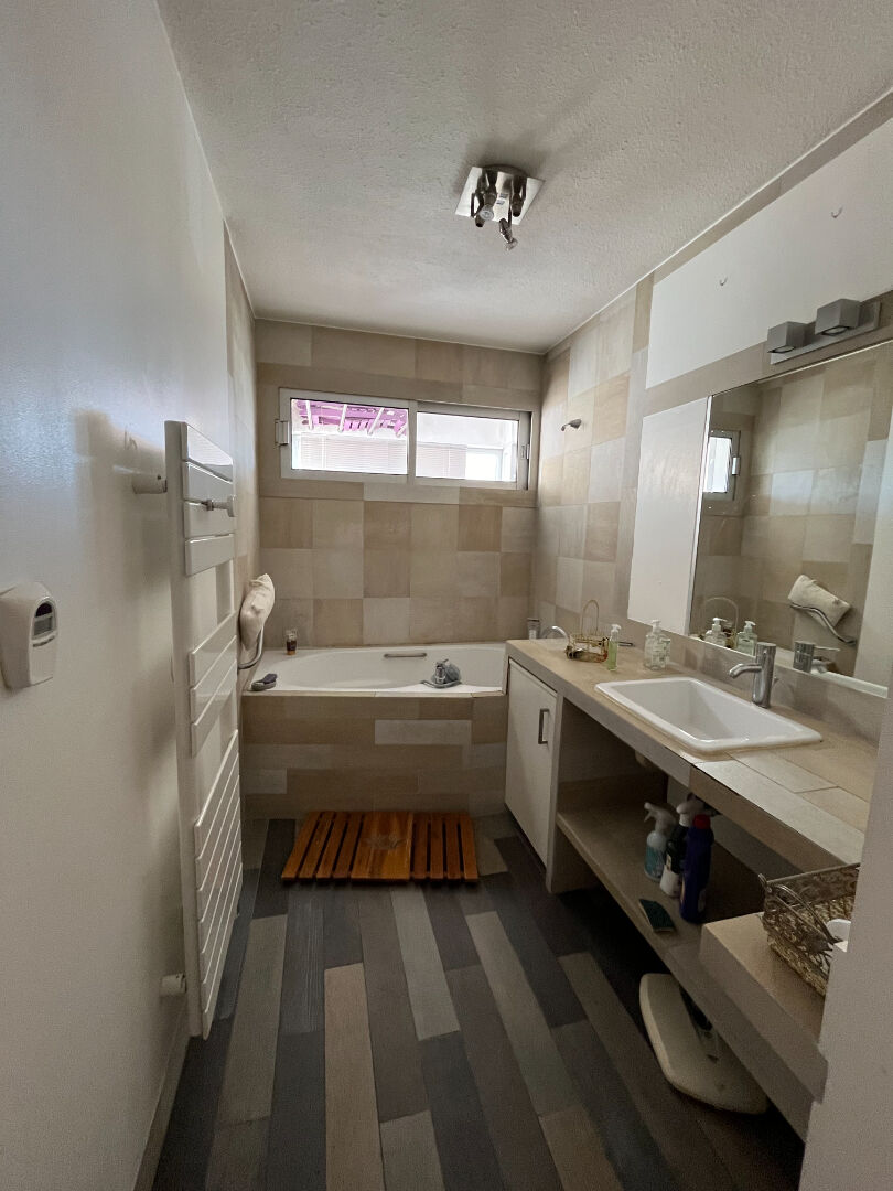 Photo APPARTEMENT LUMINEUX AVEC BALCON ET GARAGE image 4/4