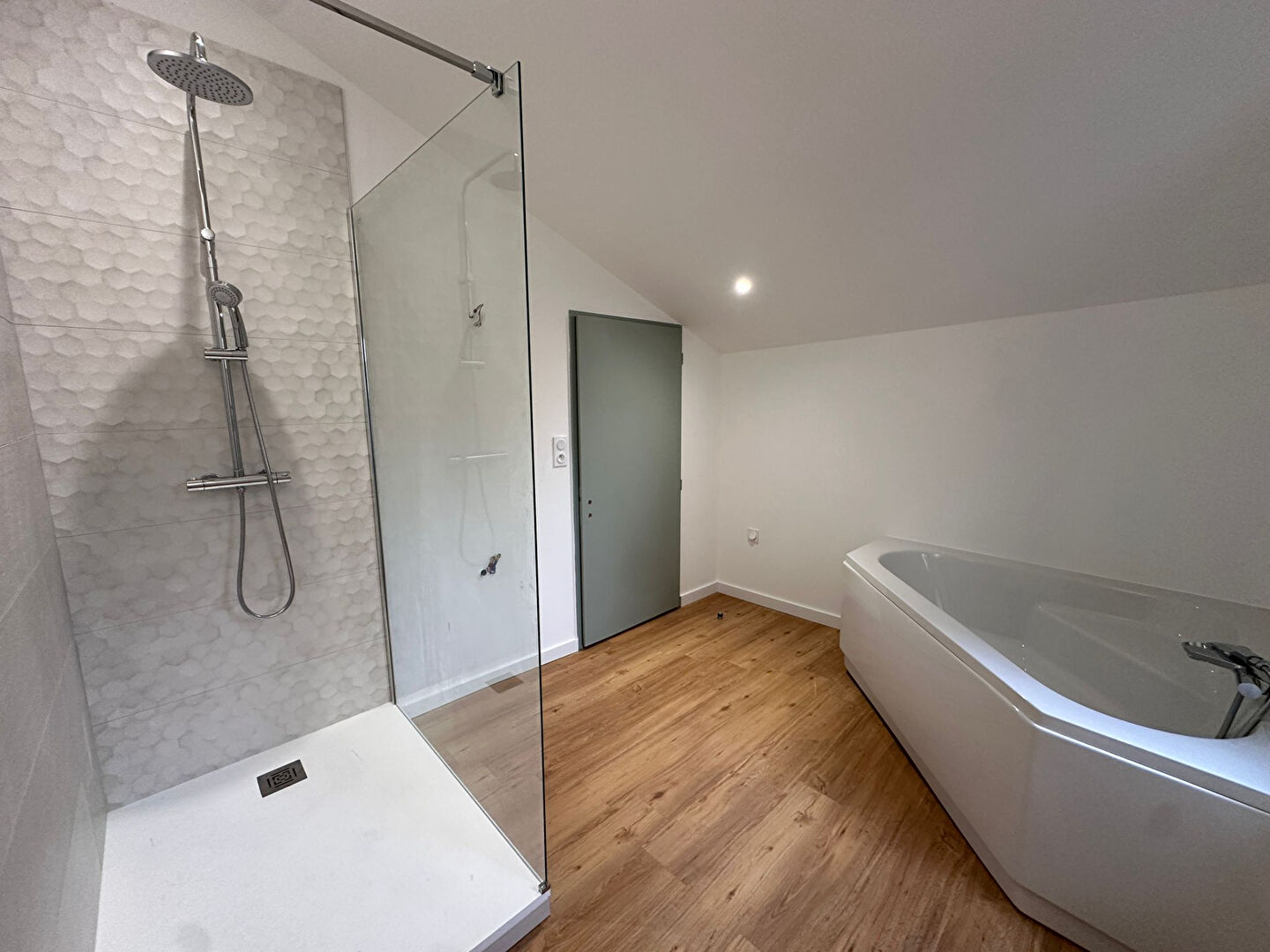 Photo Emplacement intime et central image 3/5