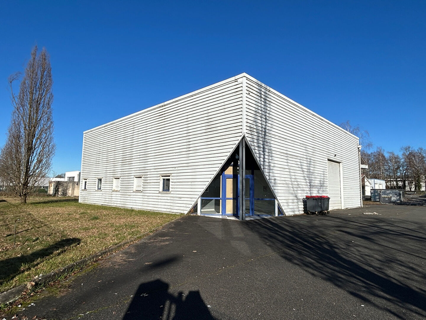 Pau Nord proche Larribau, local 500m² divisible, en parfait état