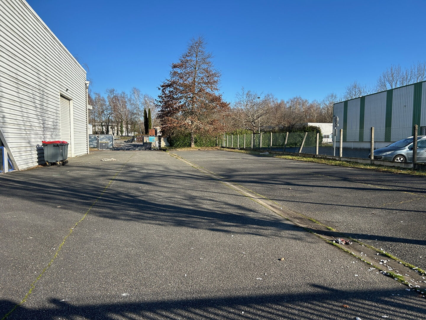 Photo Pau Nord proche Larribau, local 500m² divisible, en parfait état image 2/6