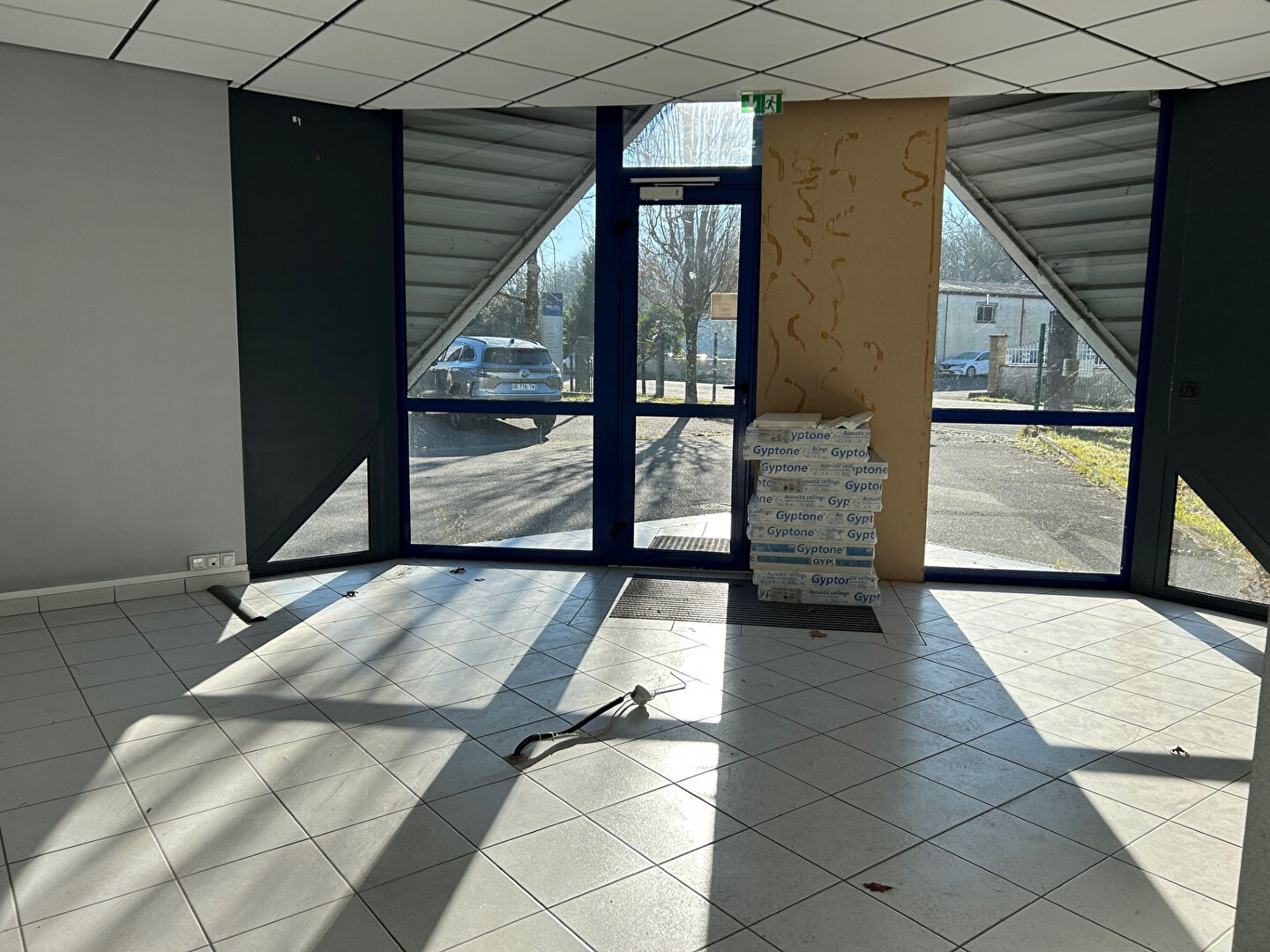 Photo Pau Nord proche Larribau, local 500m² divisible, en parfait état image 5/6