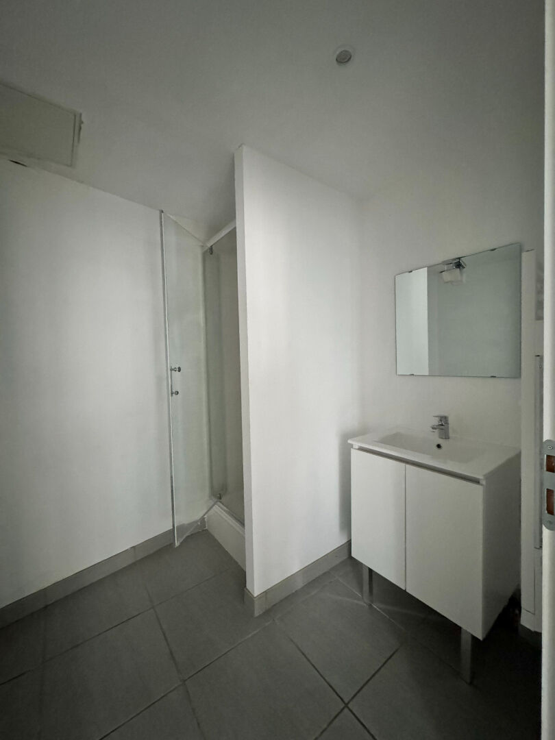 Photo Appartement  3 pièces, centre-ville d'Artix image 2/5