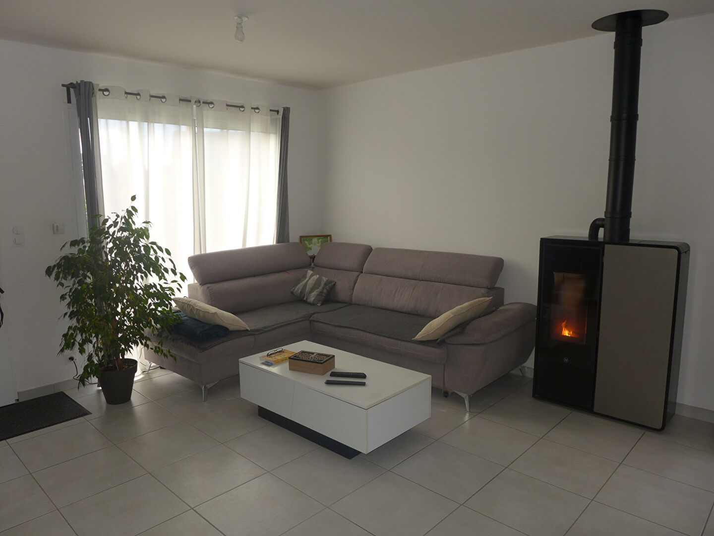 Photo Contemporaine de 112 m2 en pleic centre image 2/6