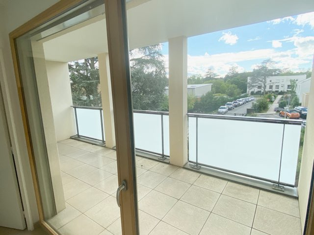 Photo Saint Cyr au mont d'Or  dernière étage T2 54m avec terrasse de 25m2 image 4/6