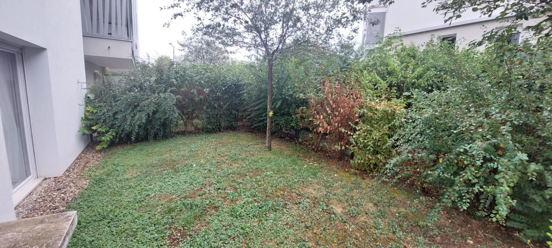 Photo Appartement Saint Priest 2 pièce(s) 40m2 avec jardin image 1/6