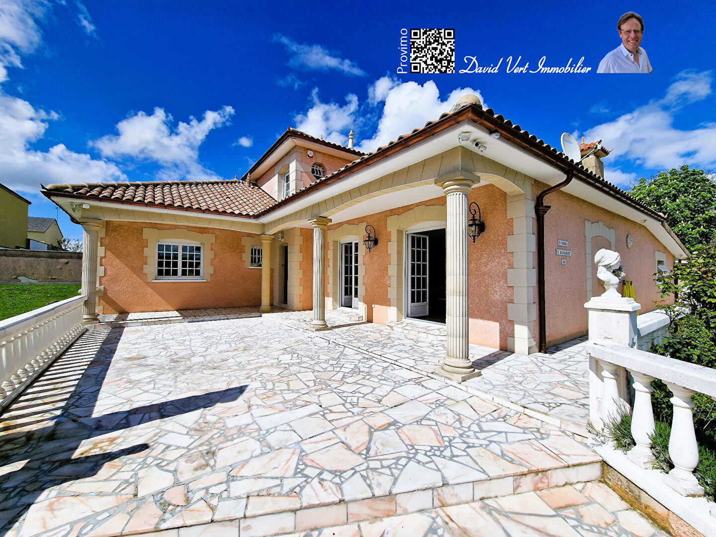 Photo Maison Type Méditerranéenne de Type 5 de 226 m2 avec piscine couverte et vaste garage. image 2/6