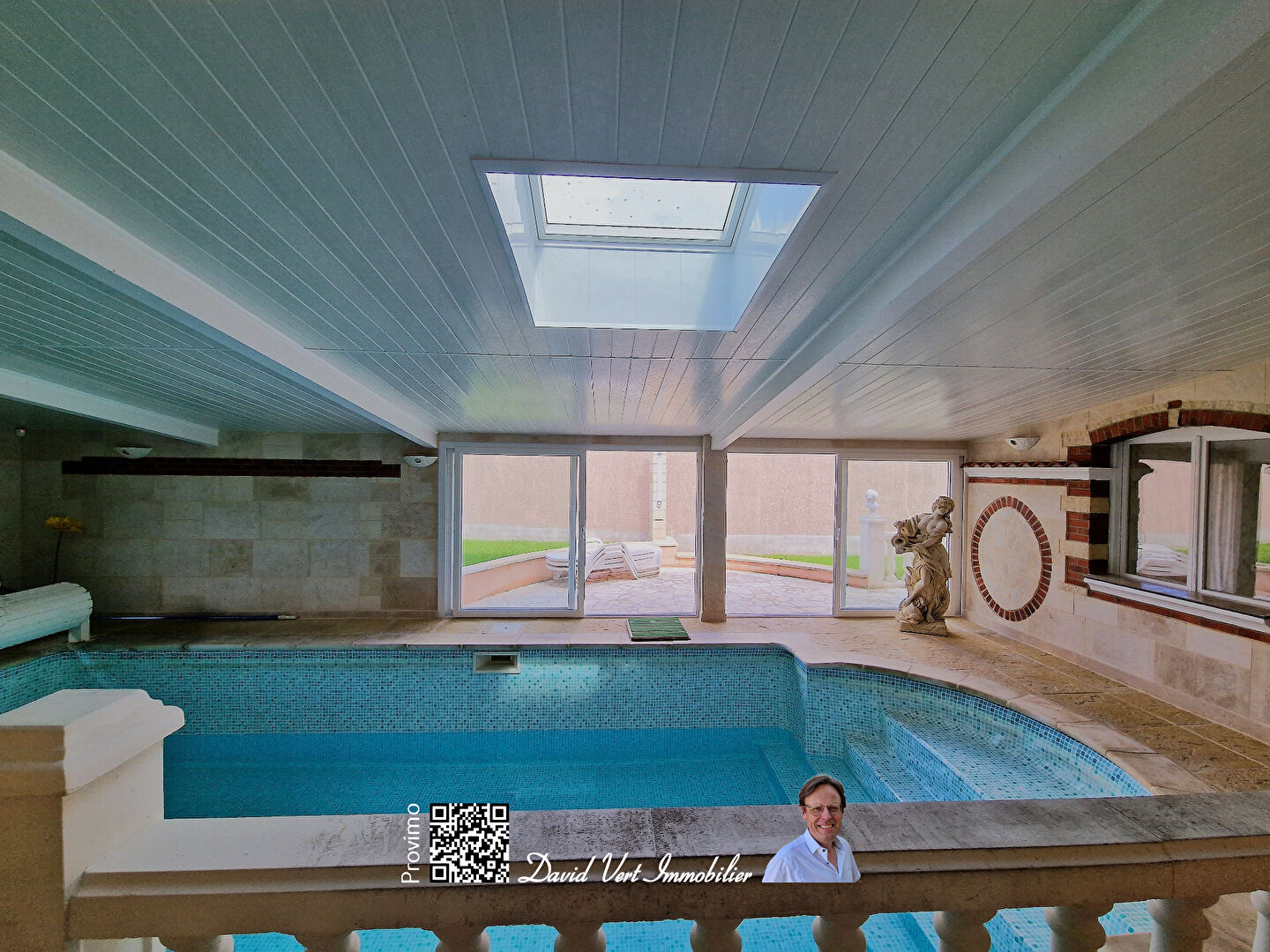 Photo Maison Type Méditerranéenne de Type 5 de 226 m2 avec piscine couverte et vaste garage. image 5/6