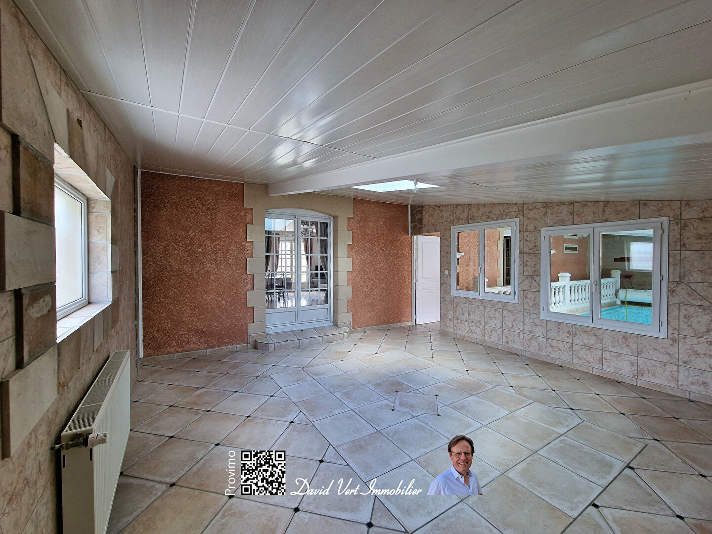 Photo Maison Type Méditerranéenne de Type 5 de 226 m2 avec piscine couverte et vaste garage. image 6/6