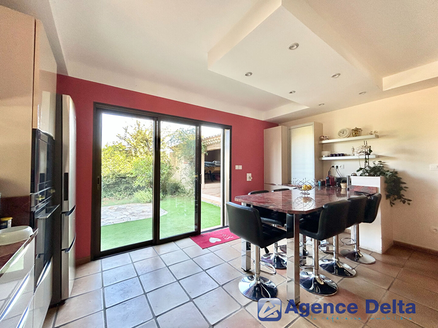 Villa Cuers 6 pièce(s) 211 m2