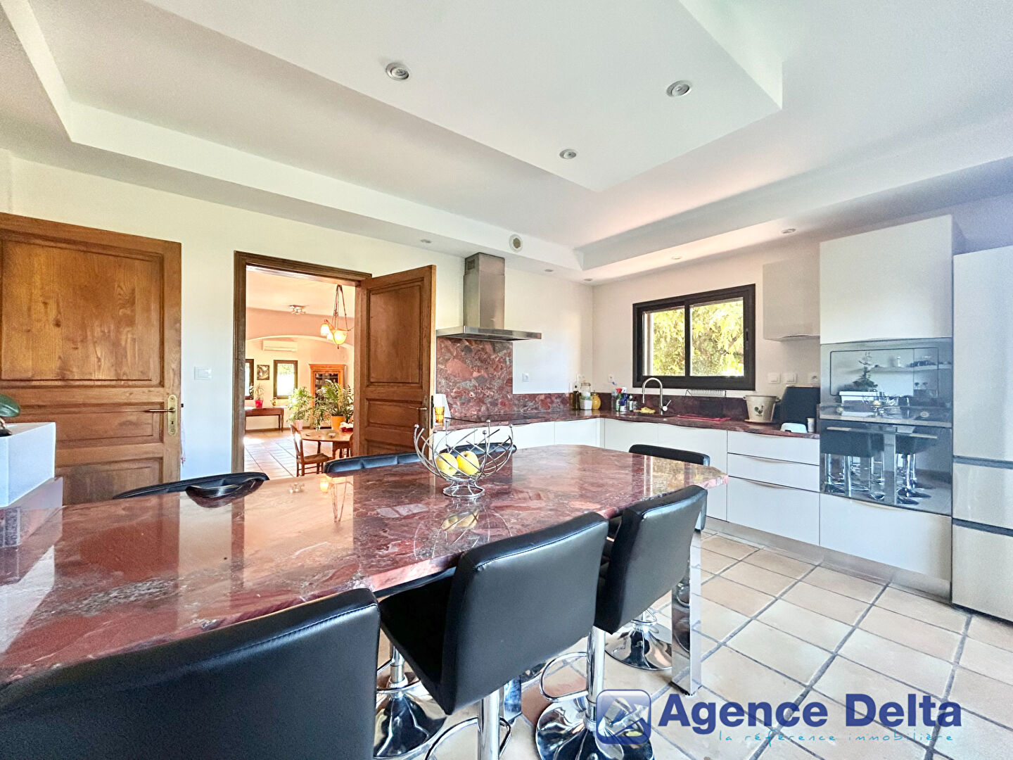 Villa Cuers 6 pièce(s) 211 m2